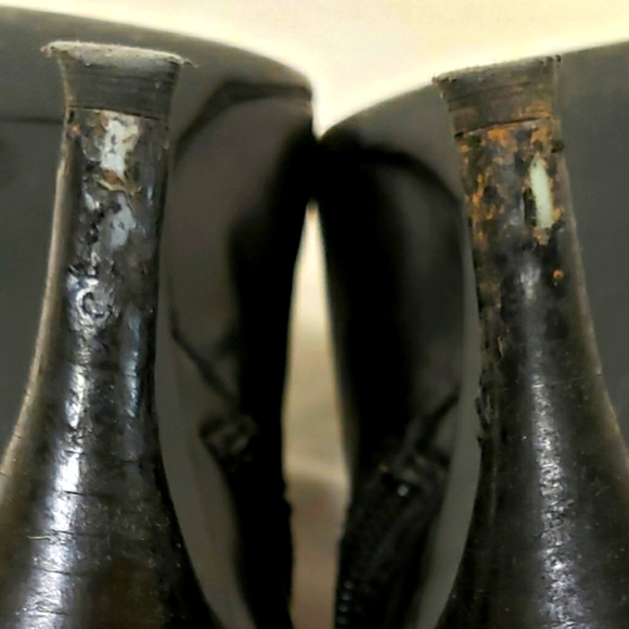 Guess Vintage Ankle Boots Black Pointed Toe Kitten Heel Gold Hardware Luxury S-9 - Picture 9 of 9